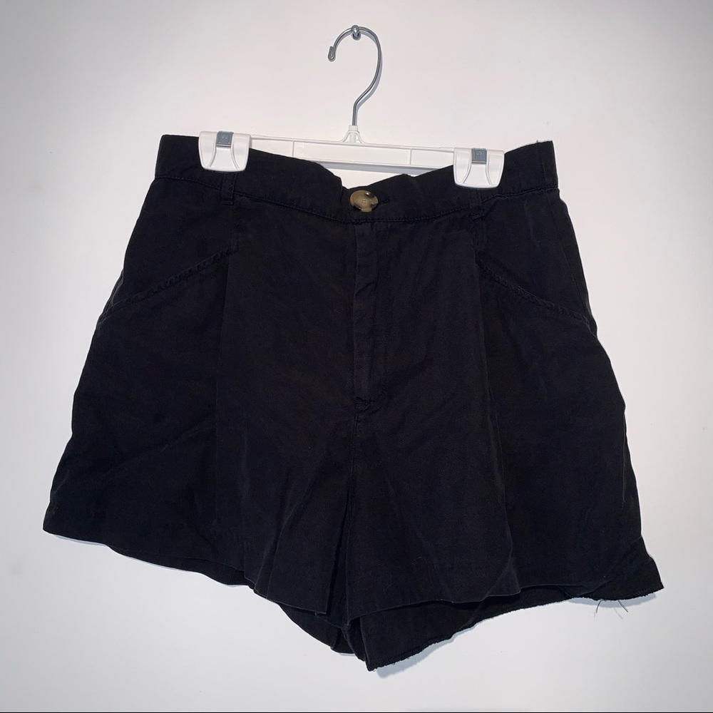 🎀  3/25: Zara Navy Flowy Shorts
